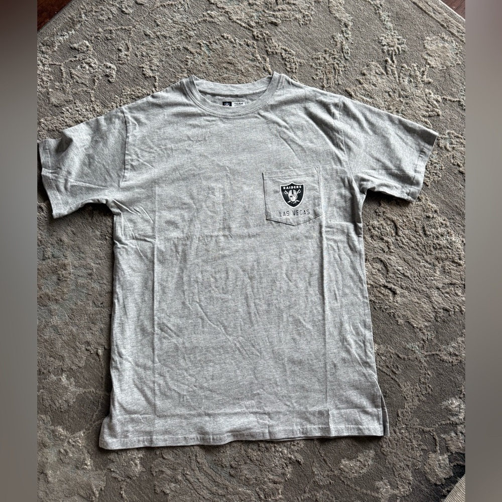 NFL RAIDERS Women’s Gray Short Sleeve Tee NWOT-Medium